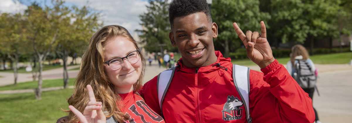 18-Students around Campus-0910-DG-014_1200x420